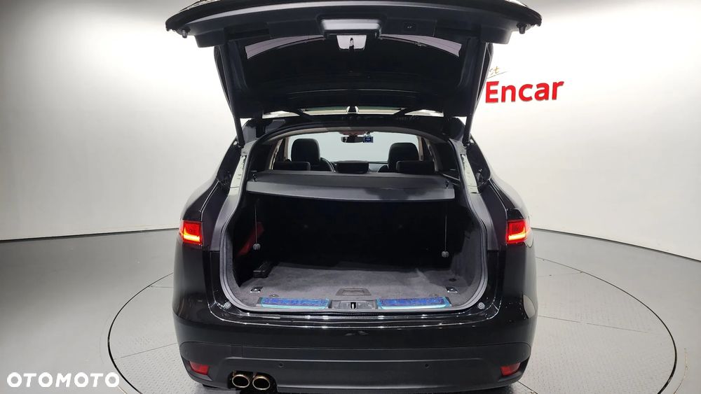 Jaguar F-Pace 25d AWD Chequered Flag - 16