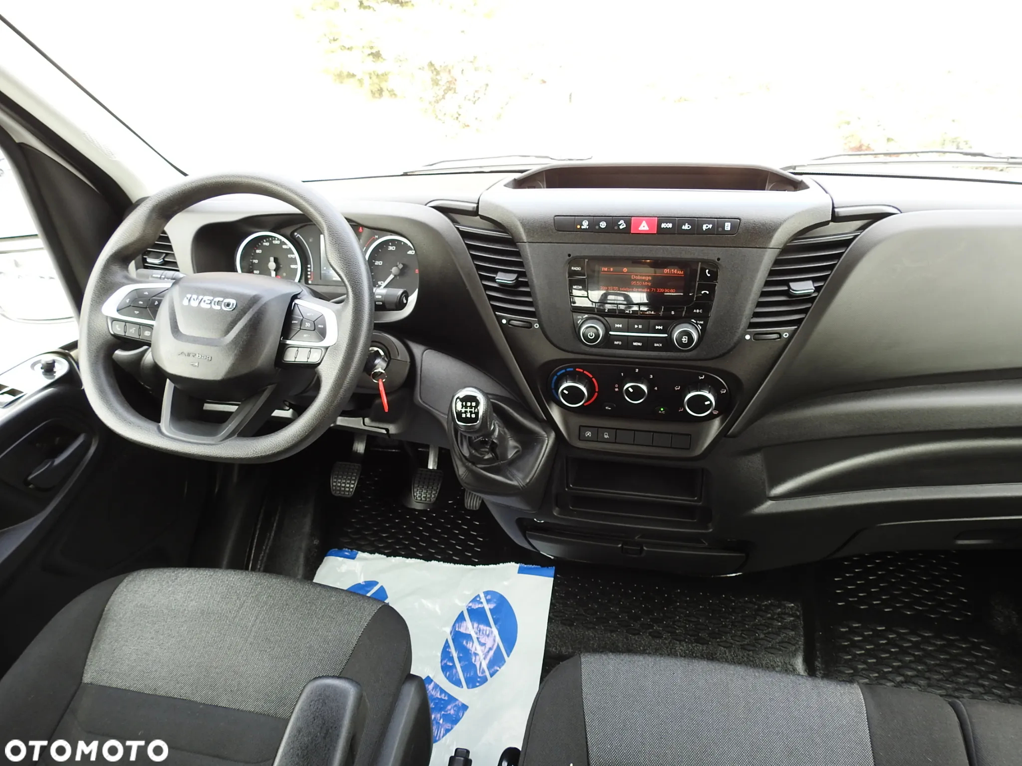 Iveco DAILY 35S14 WYWROTKA PODWÓJNA KABINA DOKA 7 MIEJSC TEMPOMAT KLIMATYZACJA 140KM [ 488124 ] - 30