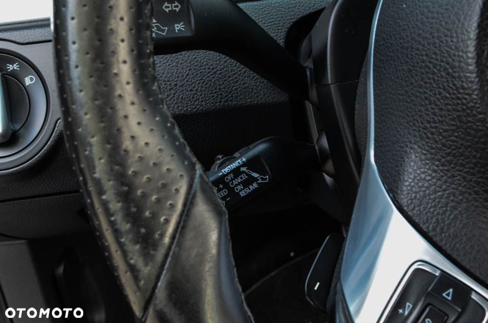 Volkswagen Passat Variant 2.0 TDI DSG BlueMotion Technology R-Line - 39