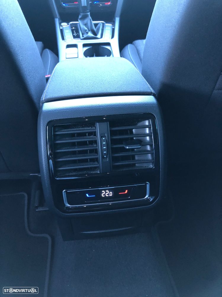 VW Passat Variant 2.0 TDI Business DSG - 37