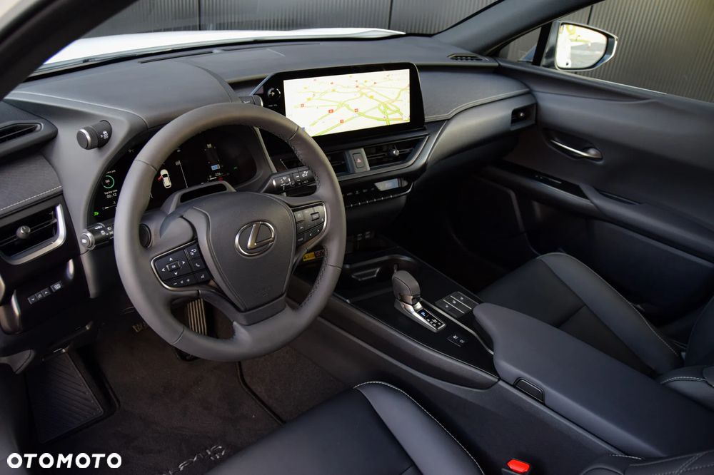 Lexus UX 300h F Sport Design - 3