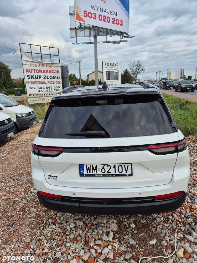 Jeep Grand Cherokee - 22