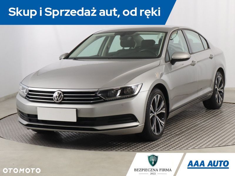 Volkswagen Passat - 2