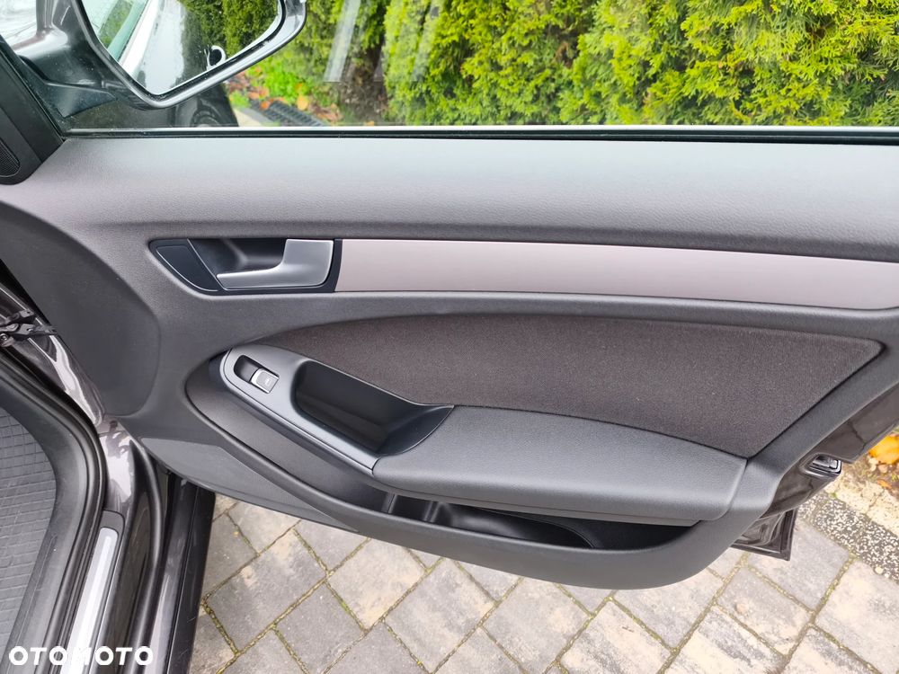 Audi A4 Avant 2.0 TDI DPF quattro S tronic Attraction - 15