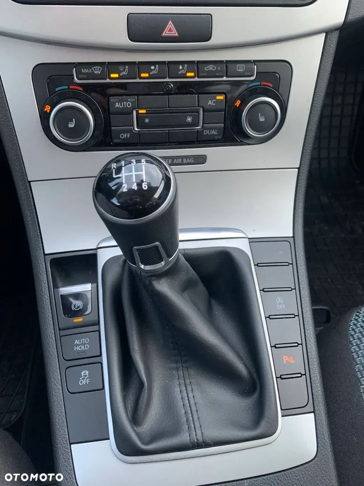 Volkswagen Passat 1.6 TDI Comfortline - 30