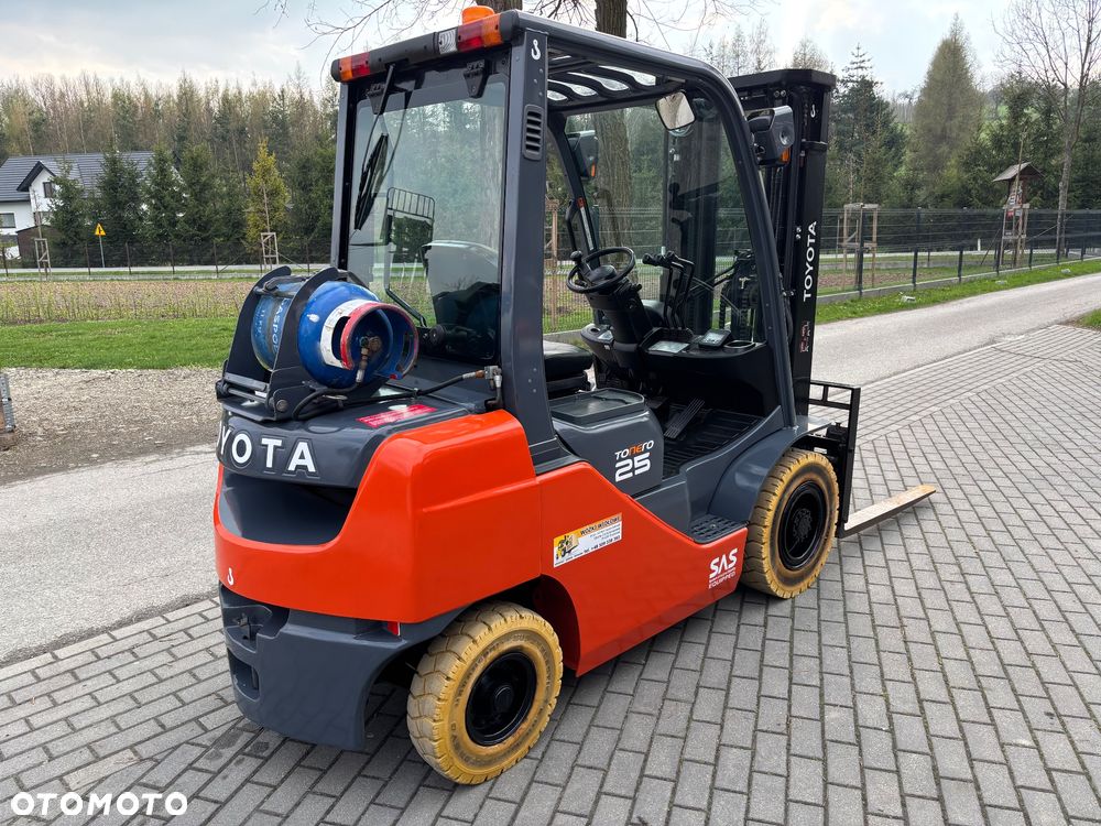 Toyota 8FGF25 GWARANCJA LPG triplex PÓŁKABINA DOSTAWA 59 450 NETTO - 2