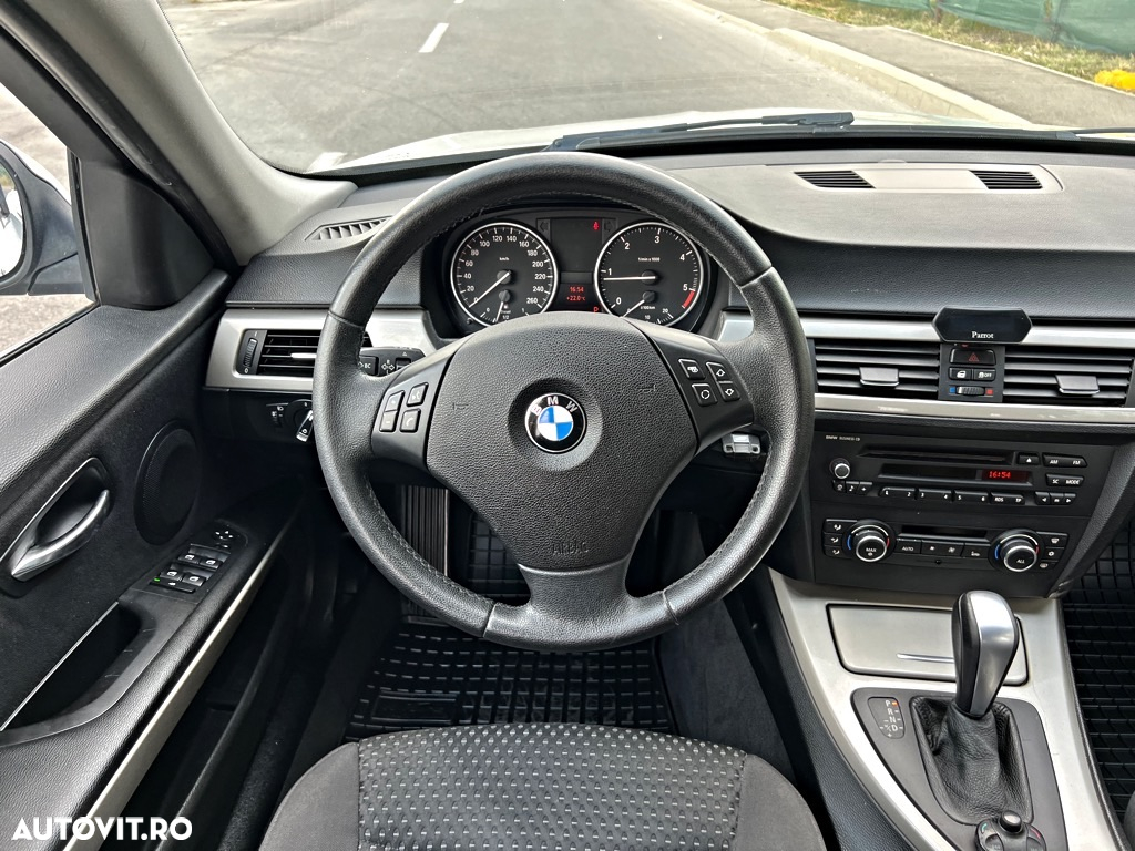BMW Seria 3 318d Aut. - 9