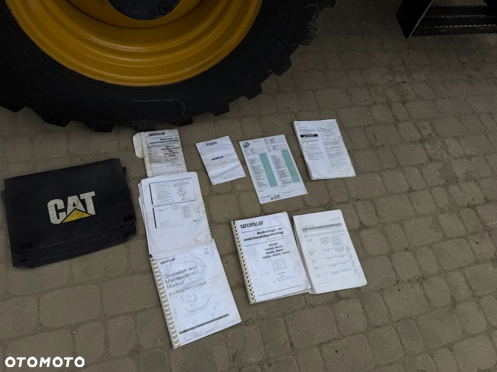 Caterpillar TH414 CAT Ładowarka Teleskopowa Dźwig Zwyżka 17 metrów wysuw z Bocianem. Udźwig 4 tony. Kosz z Pilotem. Widły. Łyżka szufla. Wysięgnik Bocian. Maszyna jak Nowa z Norwegii Pracowała w Urzędzie Komunalnym. KLIMATYZACJA. DEKRA BMWT. skręt 3 tryby 4 koła KRAB. Auto-poziomowanie! Zero luzów wycieków jak Nowa z salonu. Małe Gabaryty maszyny a potężny zasięg i udzwig! Skrzynia Hydrostatic 4 biegi. Zmiana na Pokrętle przy kierownicy. Wszystko Sterowane z 1 dżojstkika wraz z łapami! OKAZJA. Dużo dodatkowych sekcji hydraulicznych! pracowała głównie z koszem. Zero luzów - 12