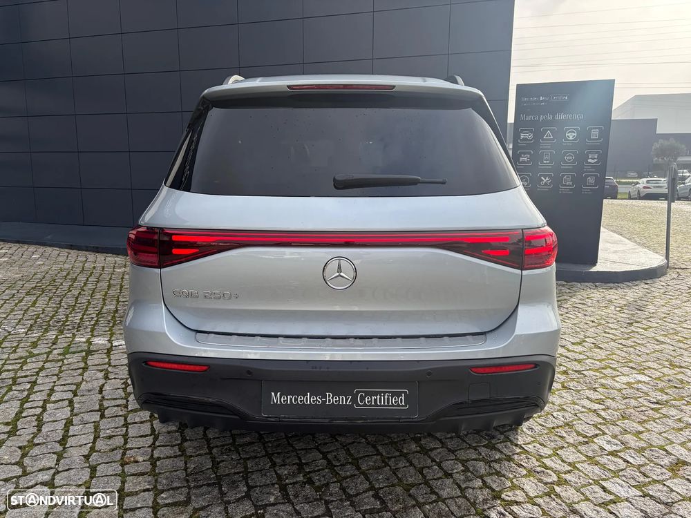 Mercedes-Benz EQB 250+ AMG Line - 12