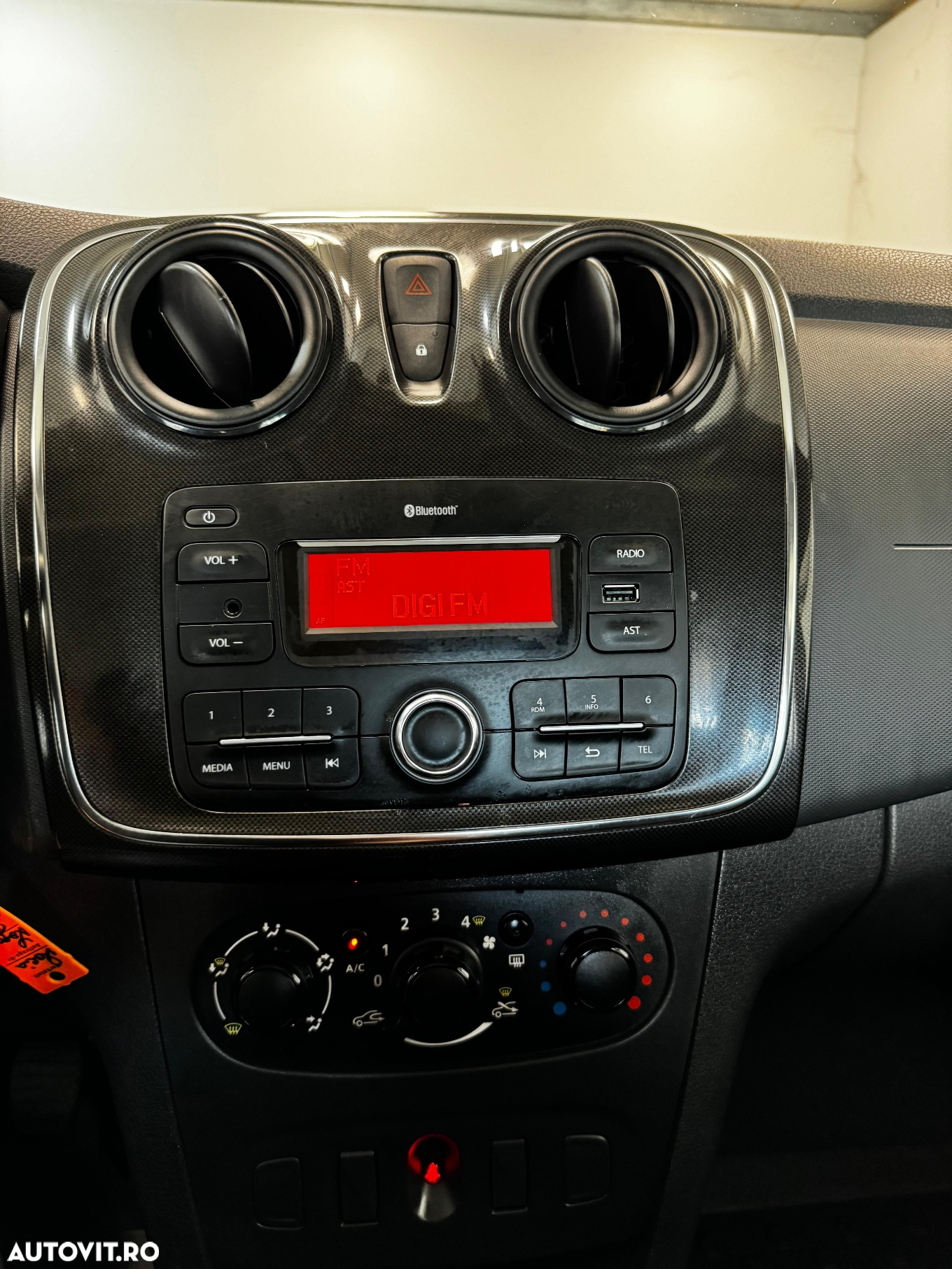 Dacia Logan 1.0 SCe SL PLUS - 23