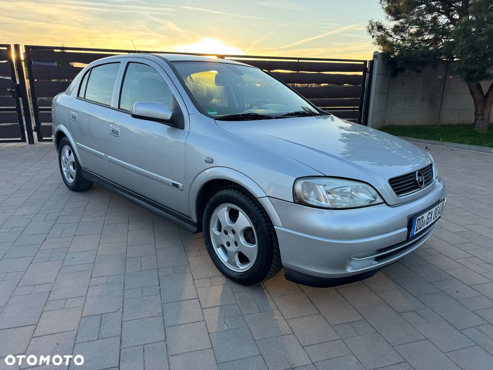 Opel Astra 1.6 Elegance Easytronic - 2