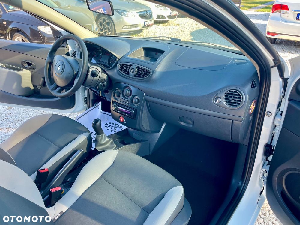 Renault Clio 1.2 16V Authentique - 30