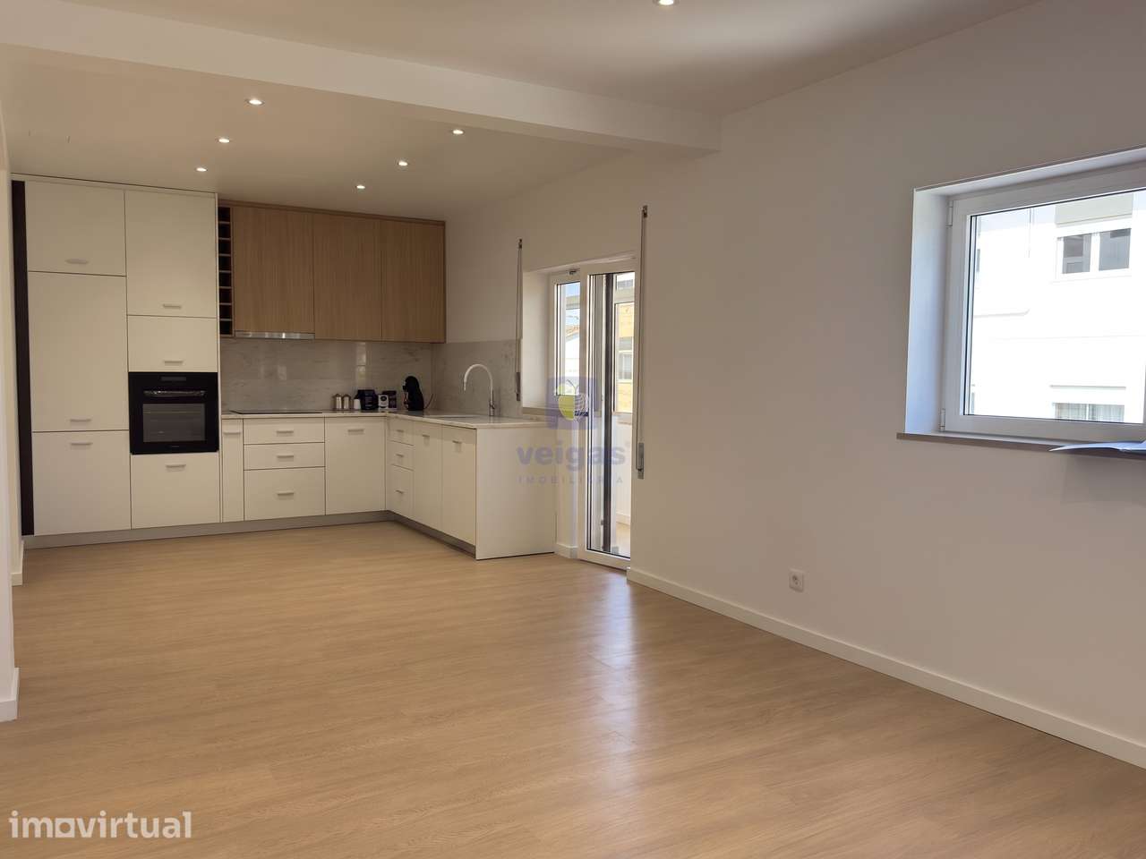 Apartamento T3 com garagem box para 2 carros, totalmente renovado, na - Grande imagem: 2/27