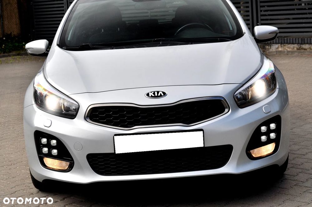 Kia Ceed 1.6 CRDi 136 ISG GT Line - 12