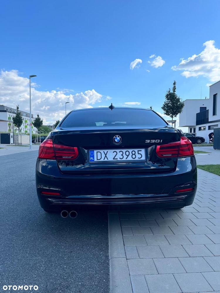 BMW Seria 3 330i Sport Line - 9