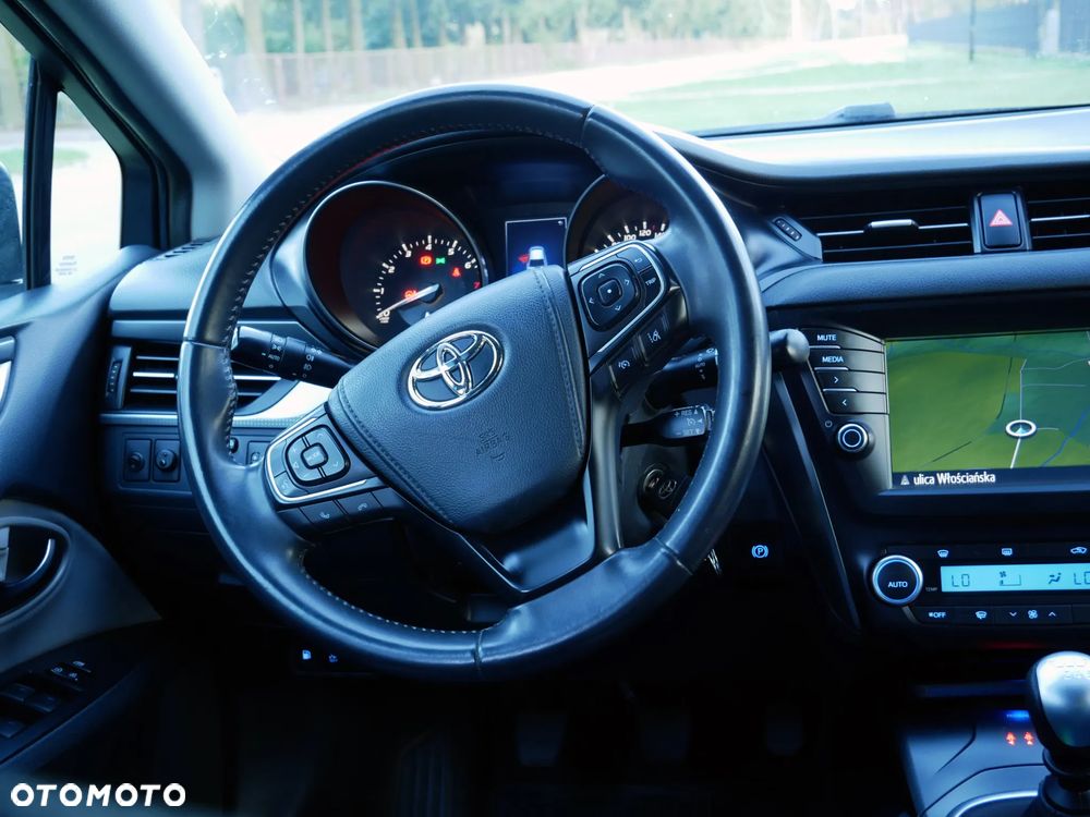 Toyota Avensis 1.8 Premium - 32