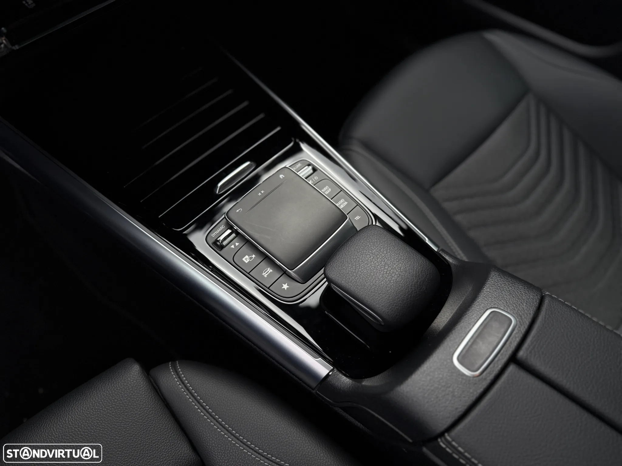 Mercedes-Benz GLA 180 7G-DCT Progressive - 18