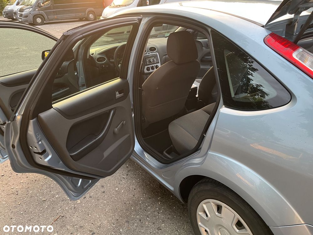Ford Focus 1.6 Trend - 16
