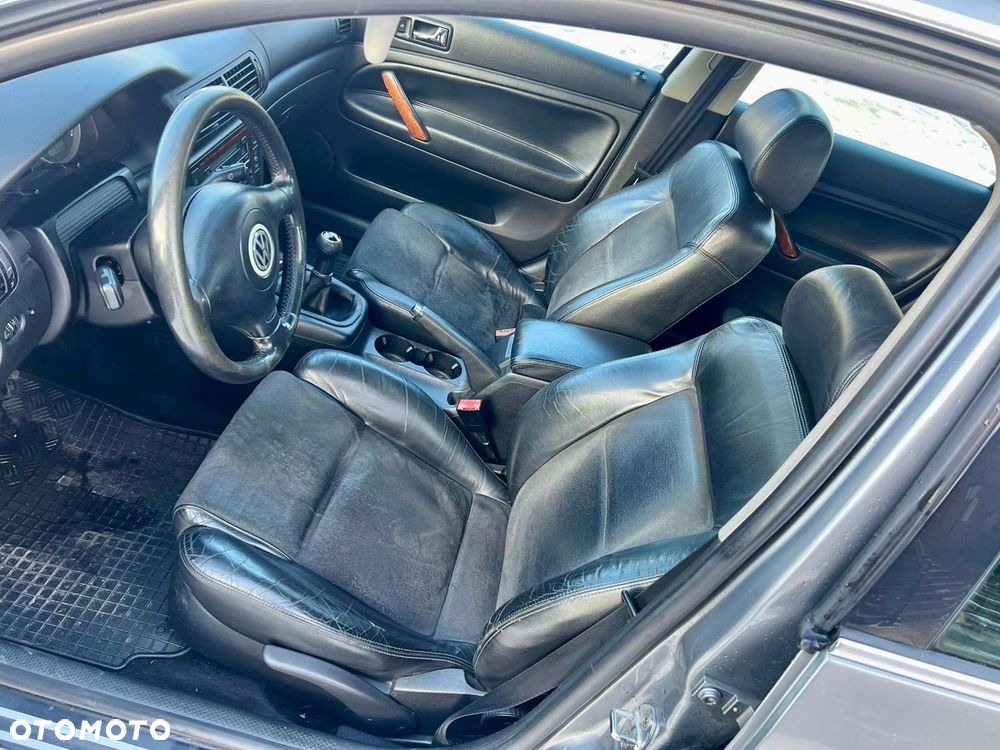 Volkswagen Passat - 11