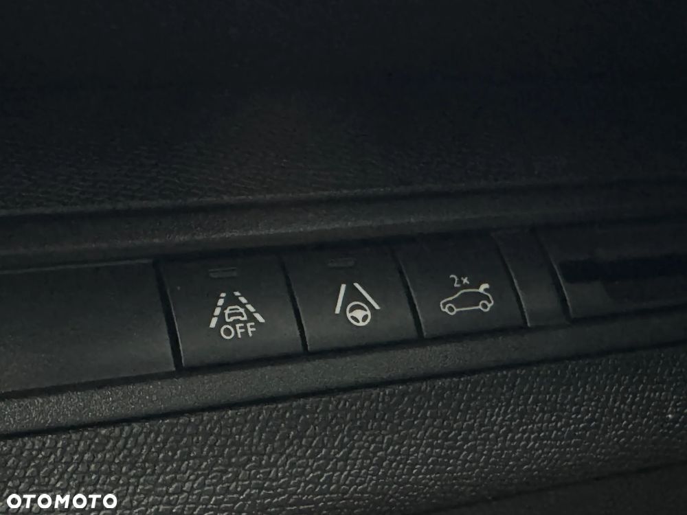 Peugeot 3008 1.5 BlueHDi GT S&S EAT8 - 28
