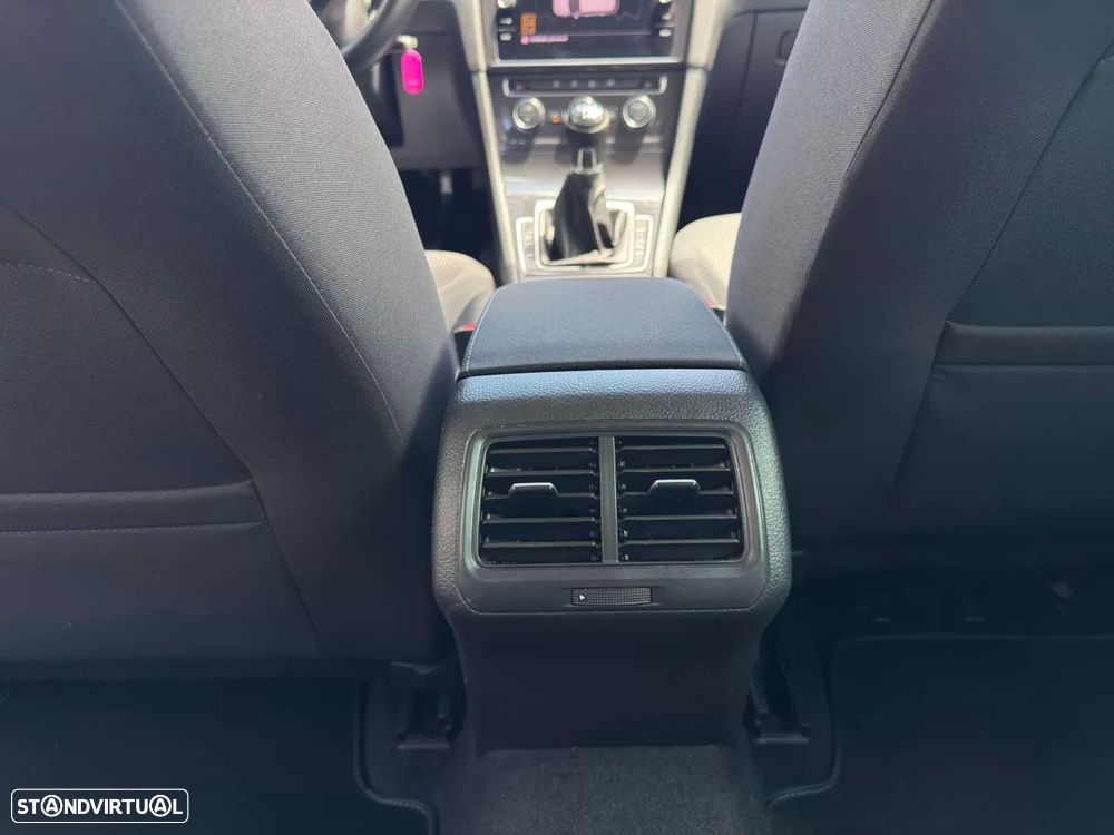 VW Golf 1.0 TSI R-Line - 24