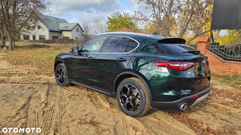 Alfa Romeo Stelvio 2.0 Turbo 16V AT8-Q4 Ti - 3