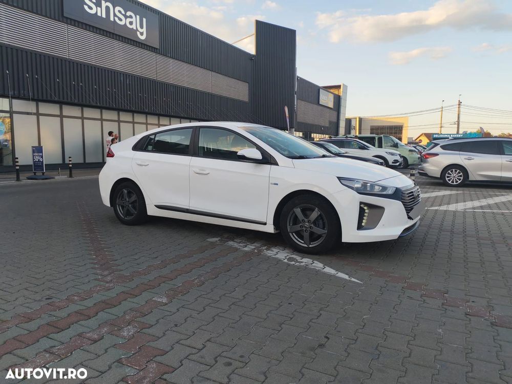 Hyundai IONIQ - 3