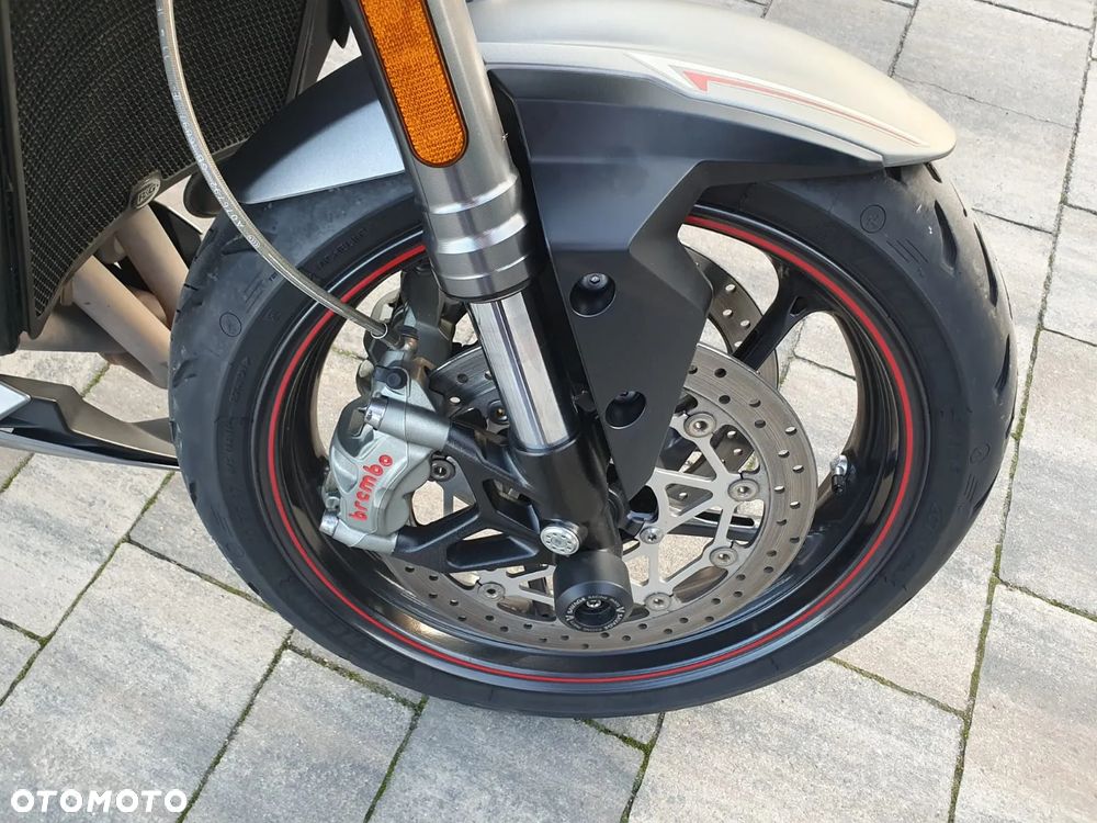 Triumph Street Triple - 34