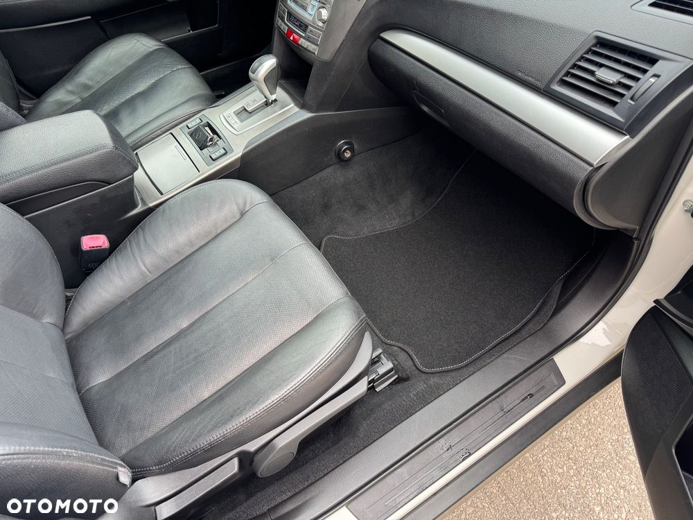 Subaru Outback 2.5i Comfort Navi AT - 24