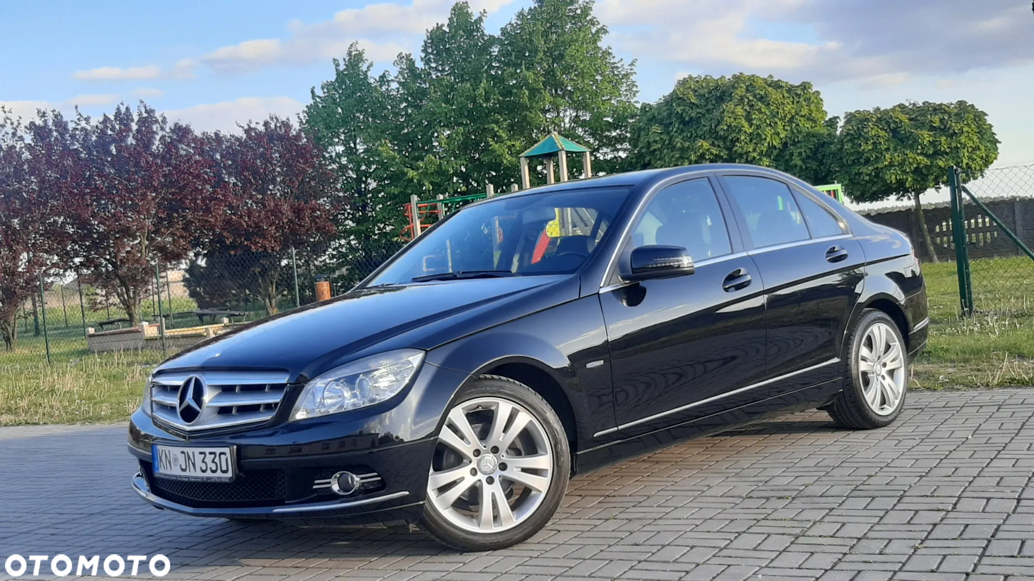 Mercedes-Benz Klasa C 180 CGI BlueEff Avantgarde - 3