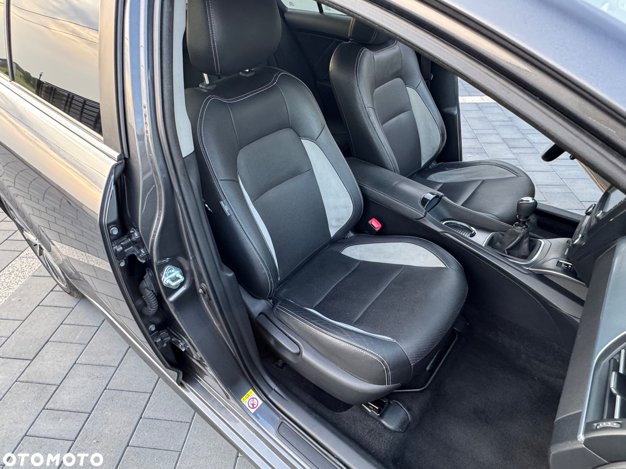 Toyota Avensis 2.0 D-4D Prestige - 12