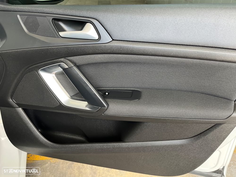 Peugeot 308 PureTech 130 GPF EAT8 Stop & Start Allure Pack - 23