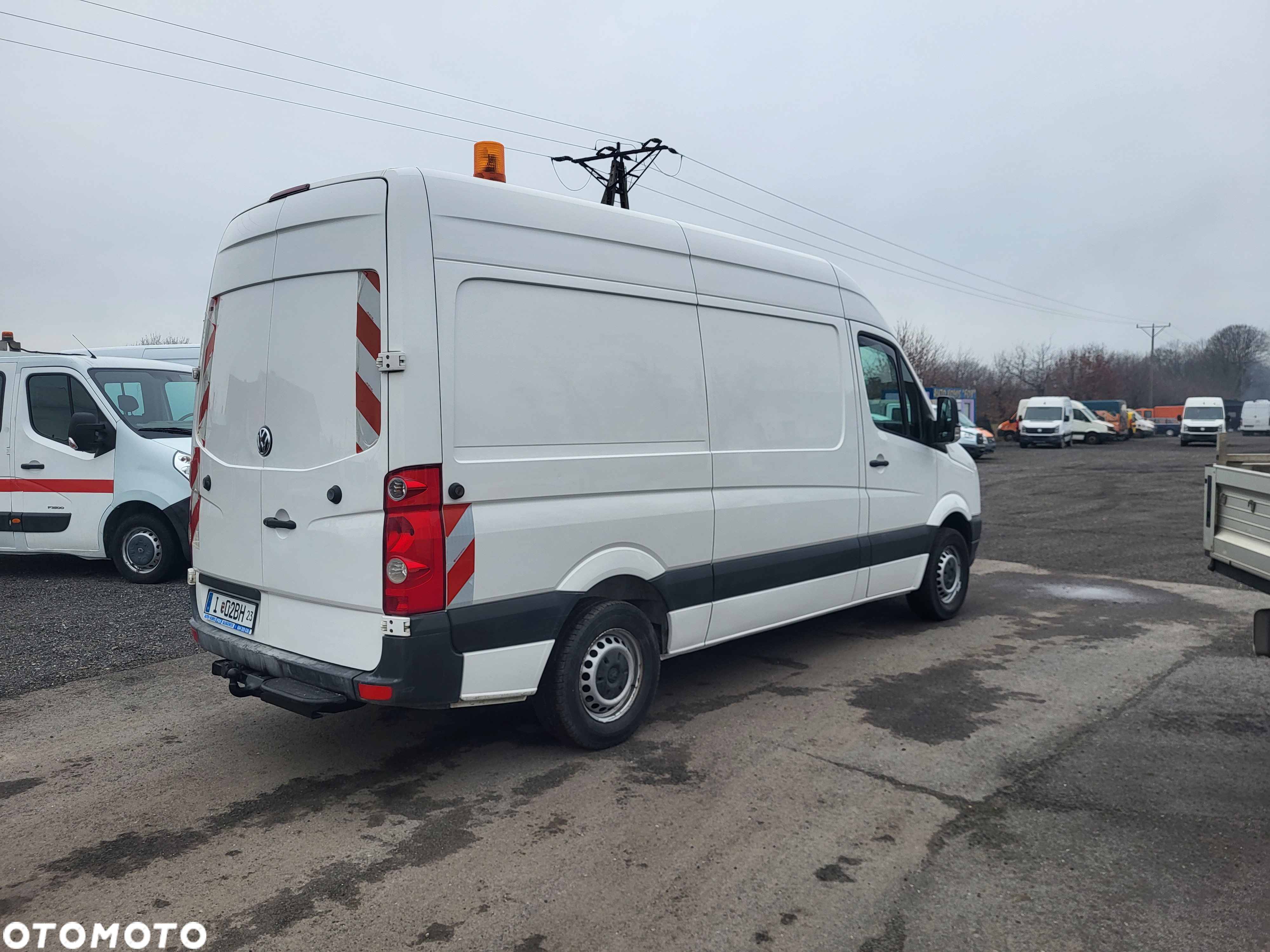 Volkswagen Crafter blaszak z zabudową warsztatową - 3