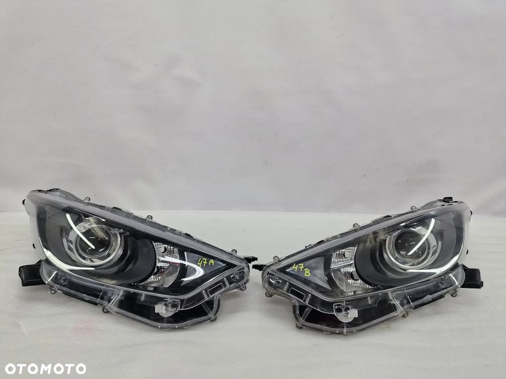 TOYOTA YARIS IV 19- LEWA / PRAWA ZWYKŁA SOCZEWKA LAMPA PRZEDNIA PRZÓD , NR KOITO K0-6 , NR AUKCJI LA47 - 1