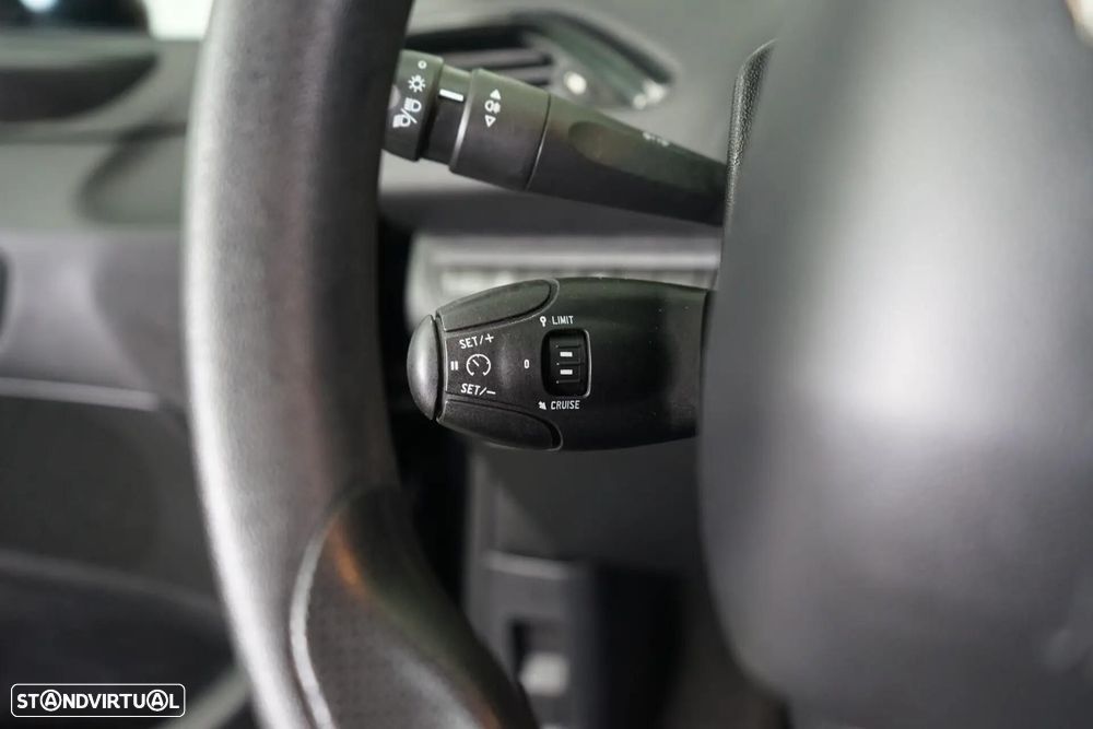 Peugeot 208 1.2 PureTech Allure - 21