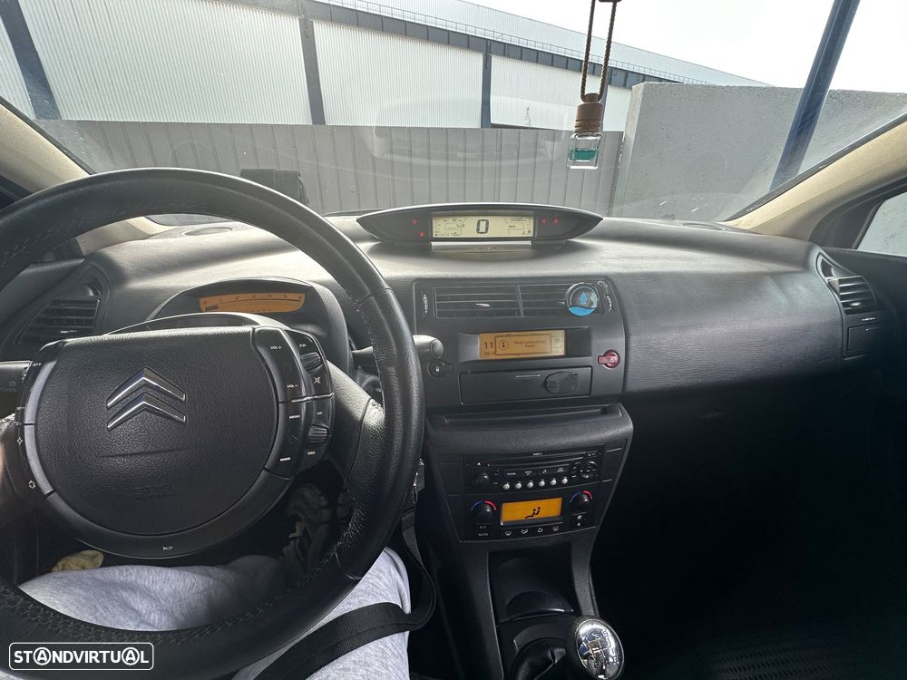 Citroën C4 1.6 HDi 110 Exclusive - 6