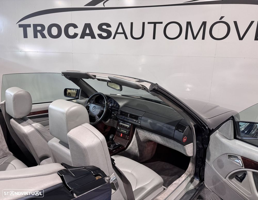 Mercedes-Benz SL 280 Standard - 29