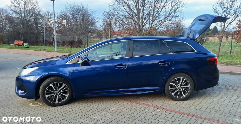 Toyota Avensis 1.8 Premium - 8