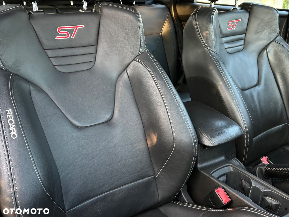 Ford Focus 2.0 EcoBoost ST - 18