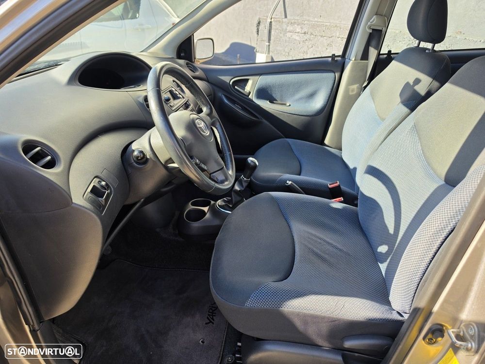 Toyota Yaris 1.0 Terra AC - 2