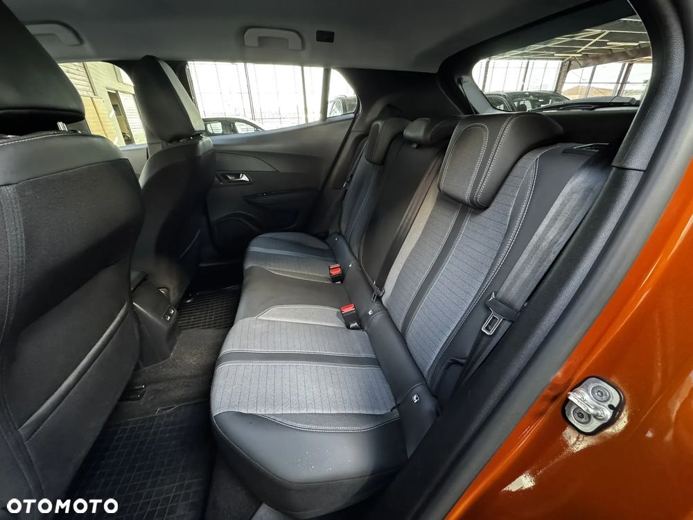 Peugeot 2008 PureTech 130 Allure S&S EAT8 - 11