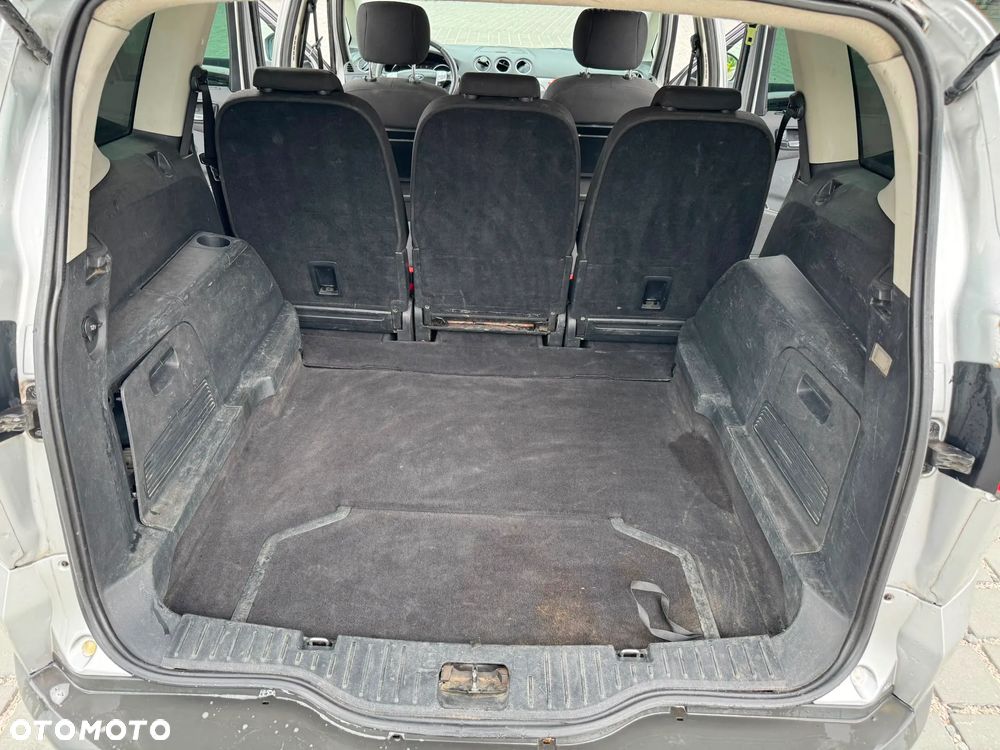 Ford S-Max - 16