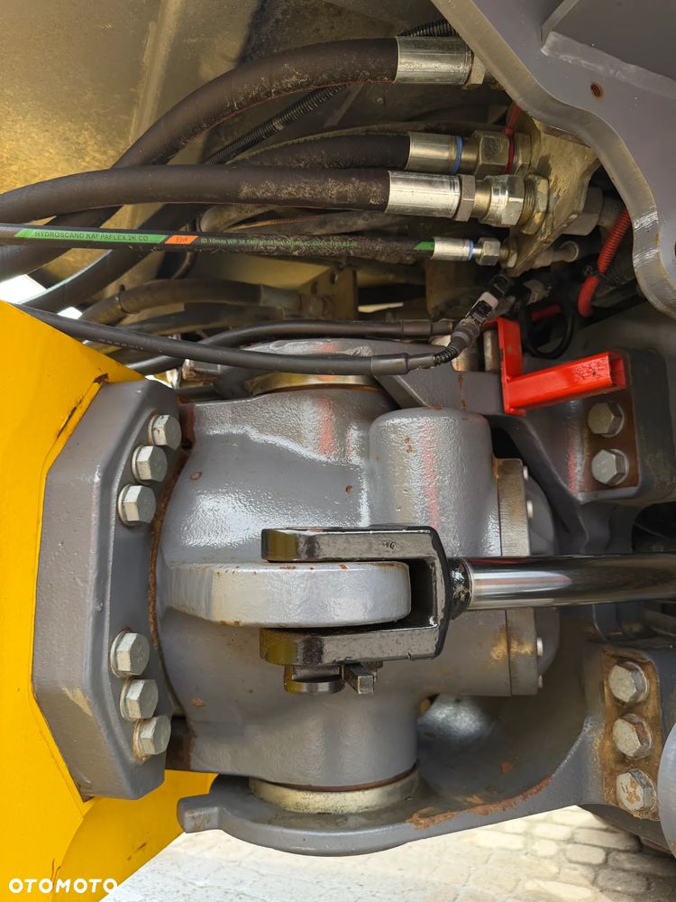 Atlas Copco DYNAPAC CA3500D Walec Drogowy Terenowy Guma-Stal. 12 ton. Import Norwegia 2015rok. Maszyna w pięknym stanie! Wentylacja Klima. Serwisy w Dekra AKTUALNE. Zero zniszczeń IGŁA Po serwisach eksploatacyjnych w Norwegii. Walec z Upadłości od pierwszego właściciela. Posiada system przeciwpożarowy! Obrotowy fotel wraz ze sterowaniem. Gniazdo 230volt. Dokumenty Dekra! Silnik Cummins 140Km. Nagłośnienie radio na pilot! Usb. Zero luzów i wycieków! - 31