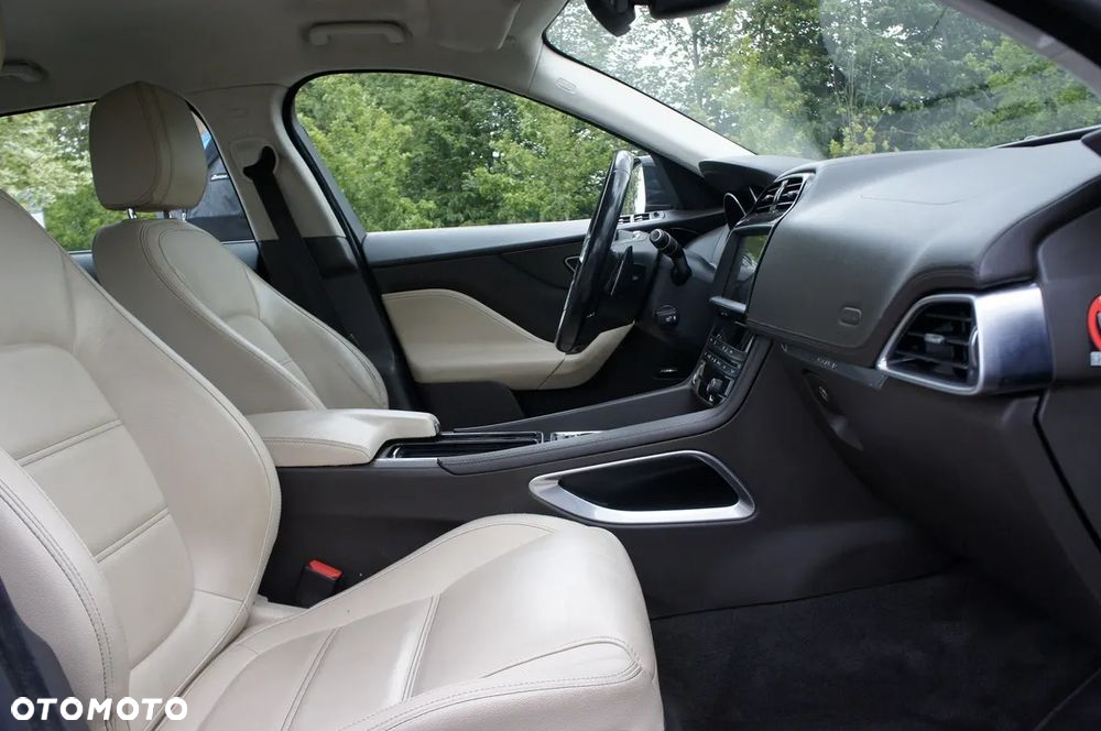 Jaguar F-Pace - 15