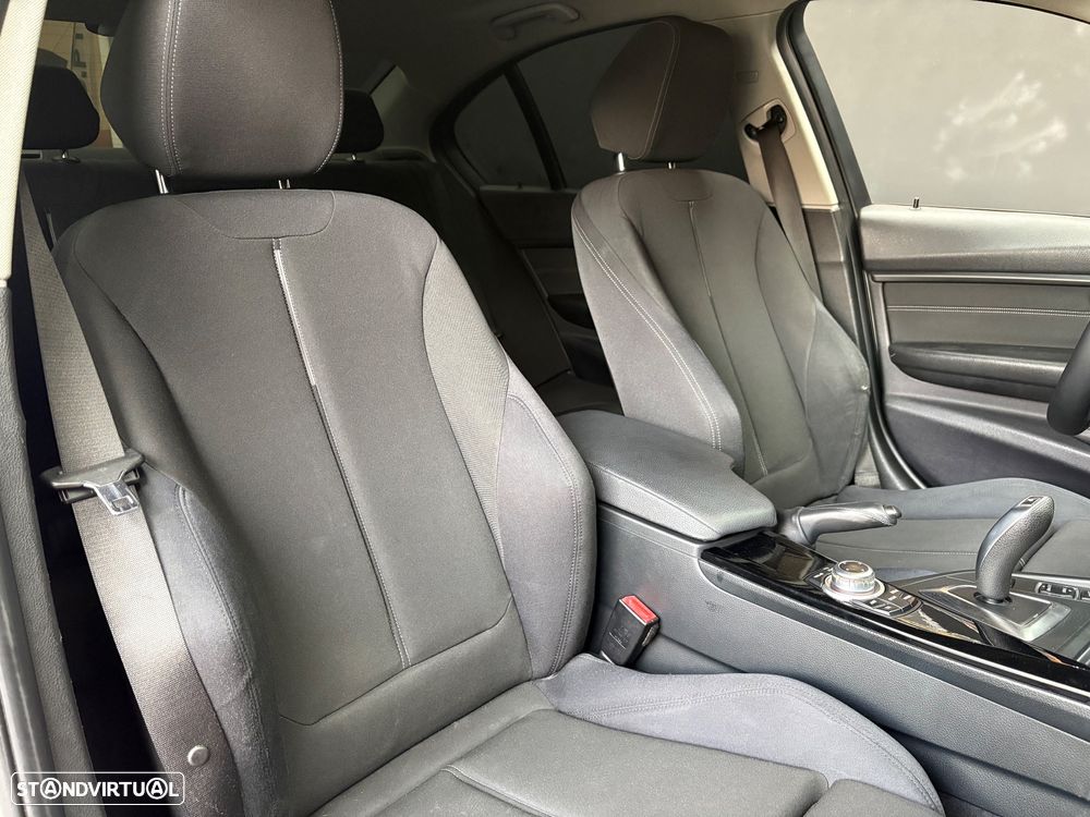 BMW 318 d Aut. Blue Performance Sport Line - 13