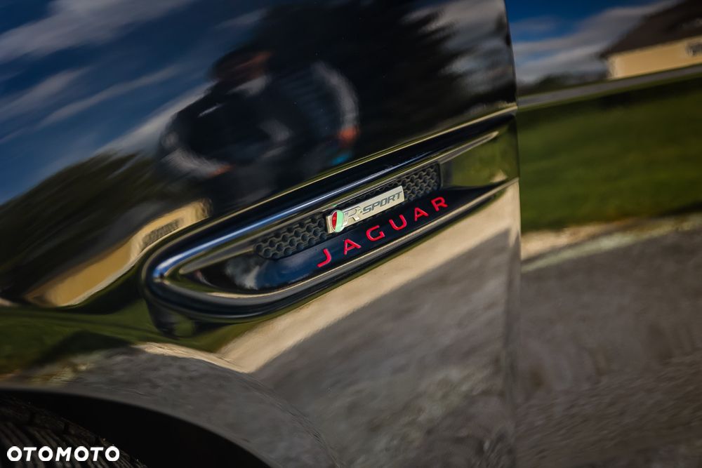Jaguar XE 20d R-Sport - 36