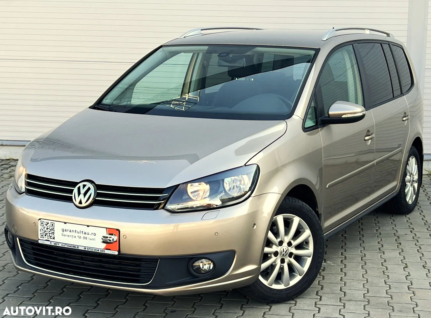 Volkswagen Touran 1.6 TDI Comfortline - 1