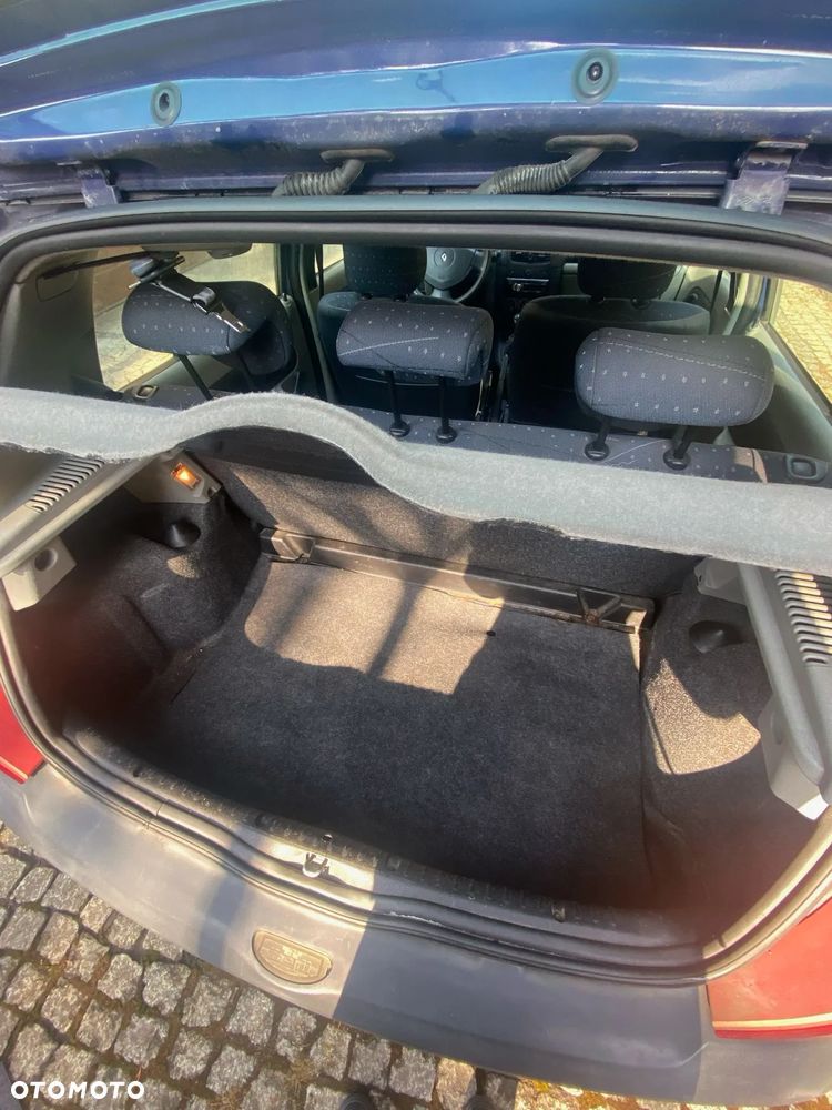 Renault Clio 1.2 16V Authentique - 28
