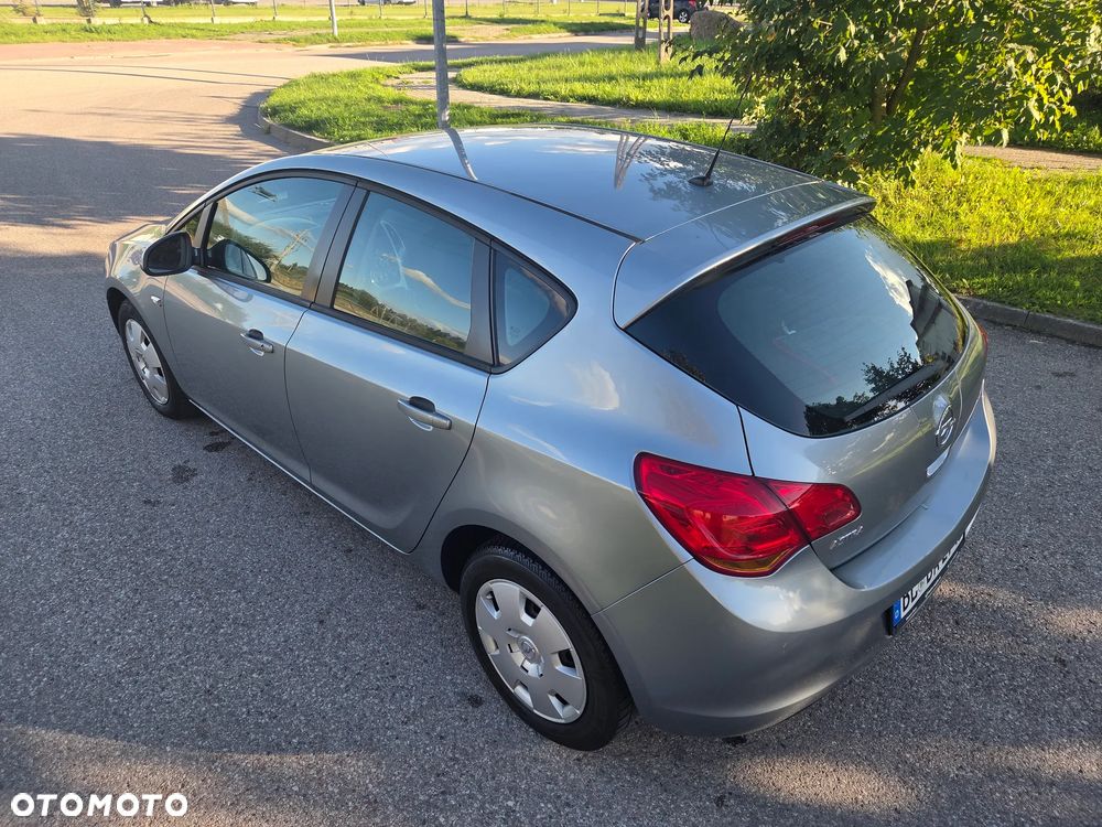Opel Astra 1.6 - 11