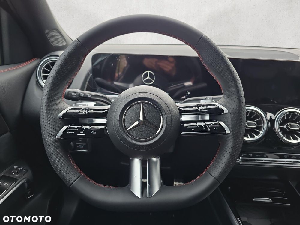Mercedes-Benz GLB - 15